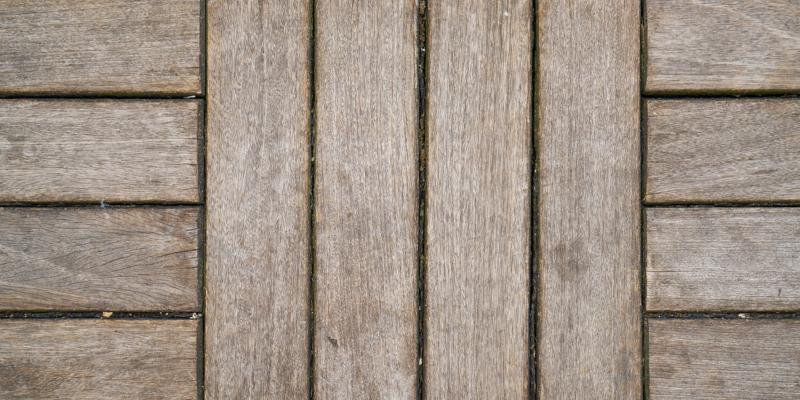 Moderne tuin met vlonder